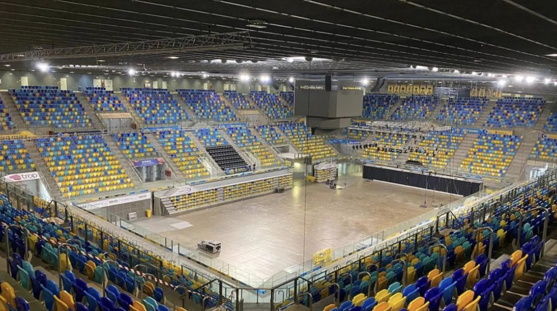 Lightbooking 7 Palmas Estadio - Gran Canaria Arena 大加那利岛拉斯帕尔马斯